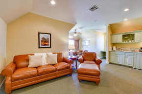 Springfield Studio Rental with Golf Course View!